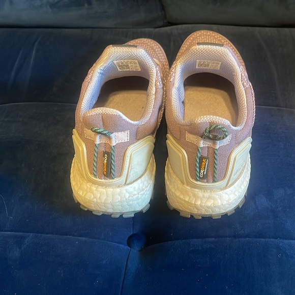 Adidas Ultraboost running shoes - Picture 3 of 7